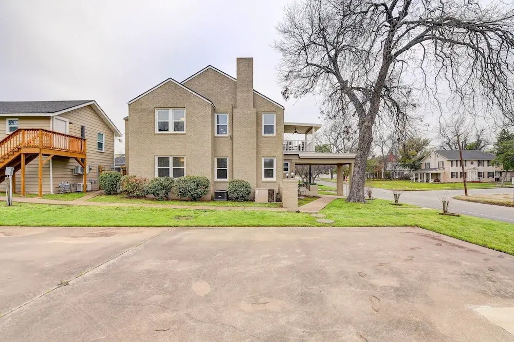 2 Mi to Dtwn: Waco Home w/ Shared Yard