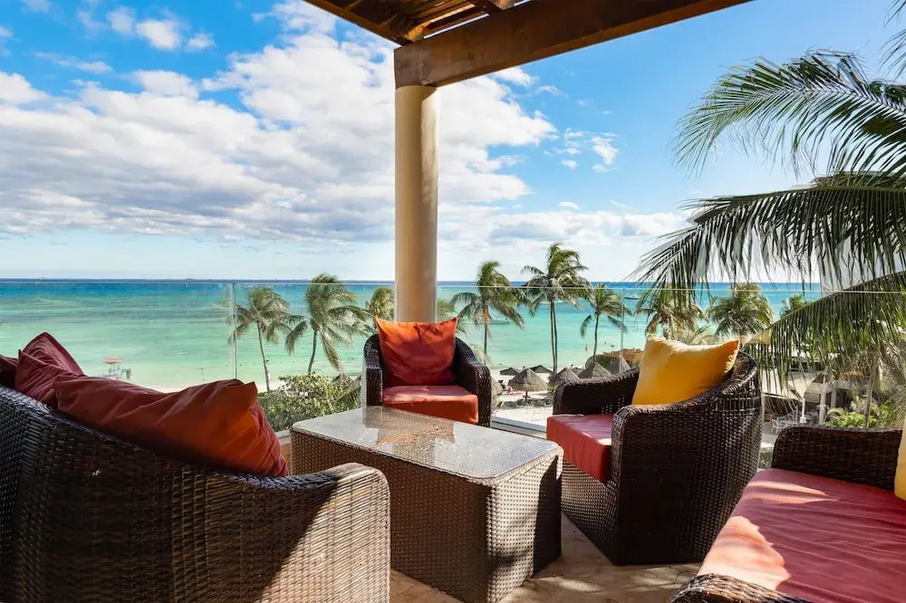 Elements Penthouse 22 4 Bedroom Condo by RedAwning