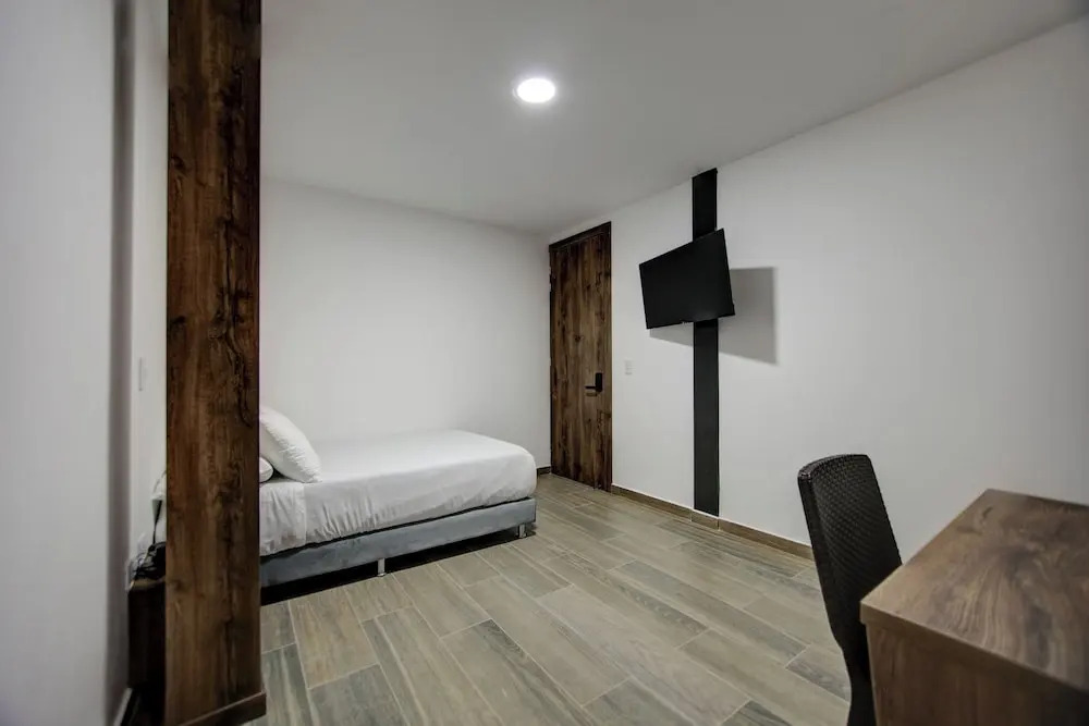Xliving Host and Rooms
