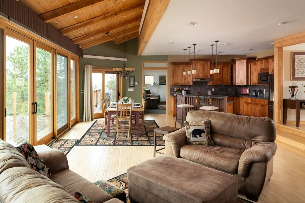 Lookout Lodge In Wondervu 4 Bedroom Home by RedAwning