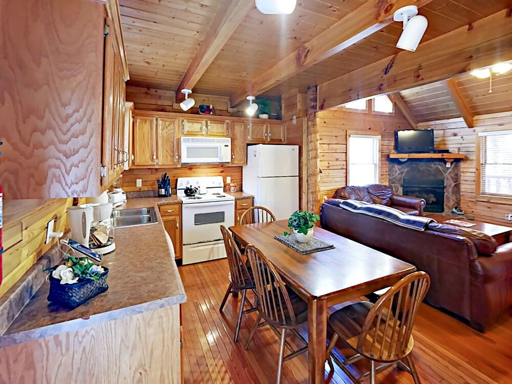 1304 Pine Trail Cabin 2 Bedrooms 2 Bathrooms Cabin