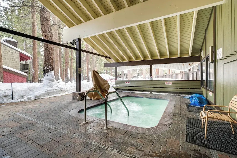 Mammoth Lakes Condo ~ 5 Mi to Mammoth Mtn!