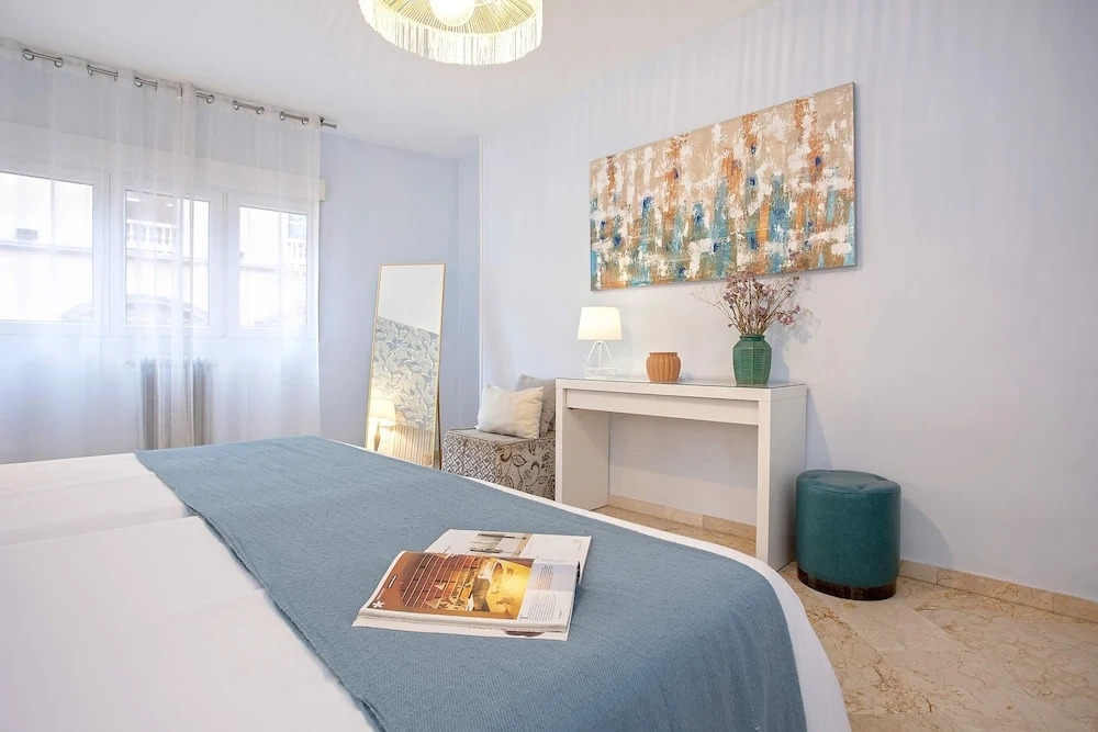 Spacious Apartment in Great Central Location. Tablas
