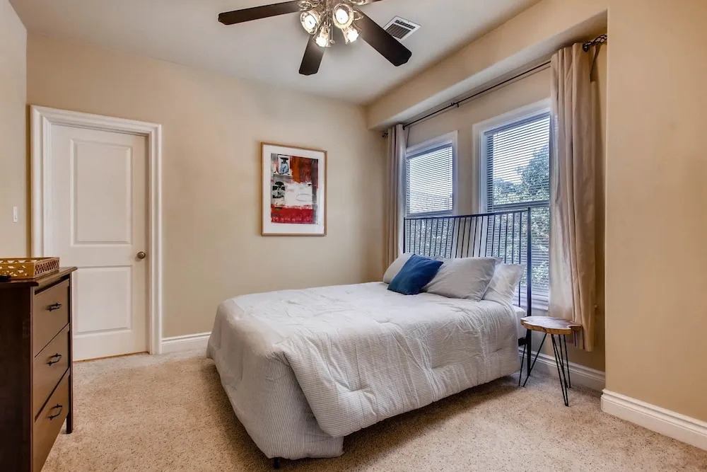 Luxury 4 Bedroom Home in Central Austin