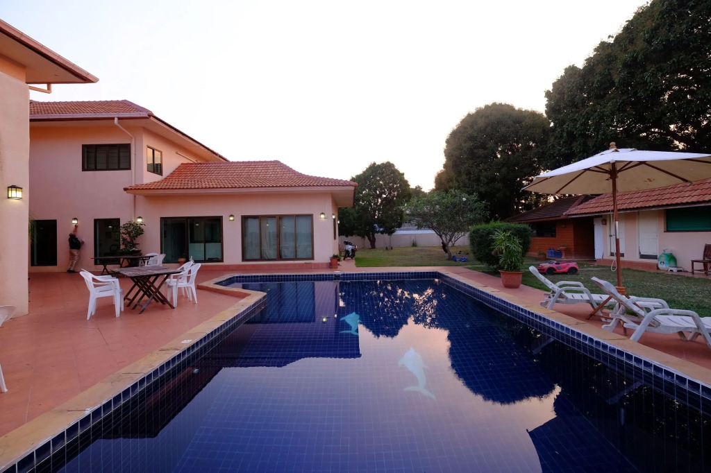 Mukdahan Manor B&B