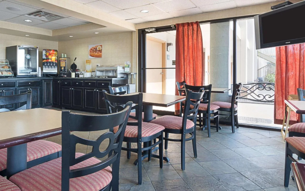 Ramada Inn Calhoun