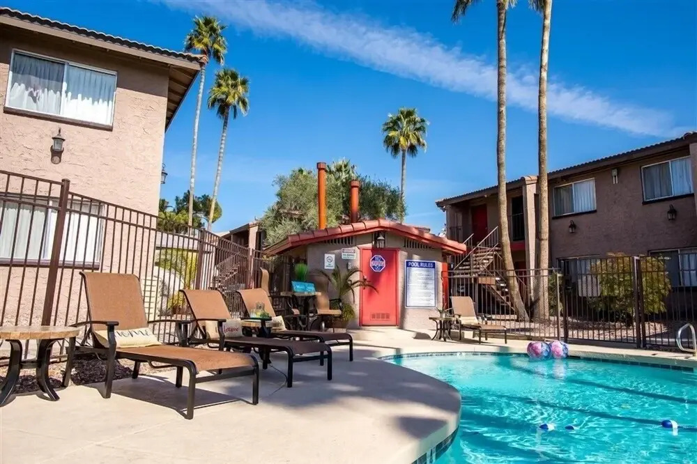 Scottsdale's premium short term getaway, Fully furnished 1 bedroom homes, FREE Golf, cable, utilities, Wi-Fi, parking, pool, and bike trails- Unit 112 by RedAwning
