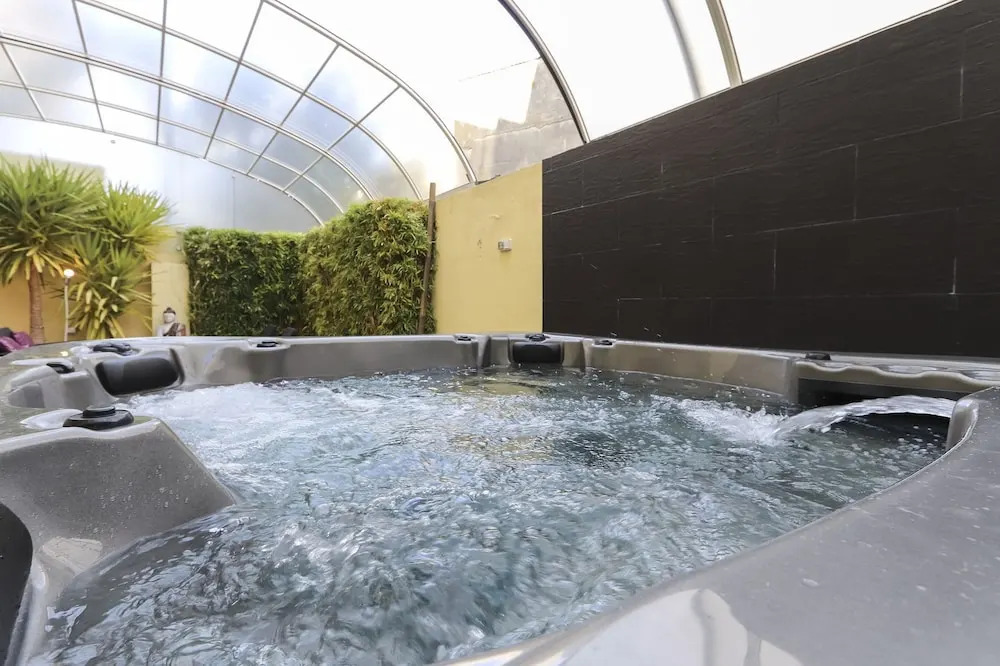 Graça Jacuzzi by Homing