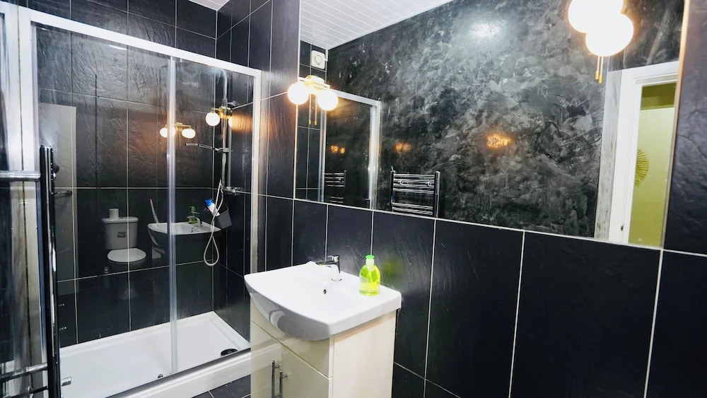 F3 Cranbrook Stunning Apt Free Parking