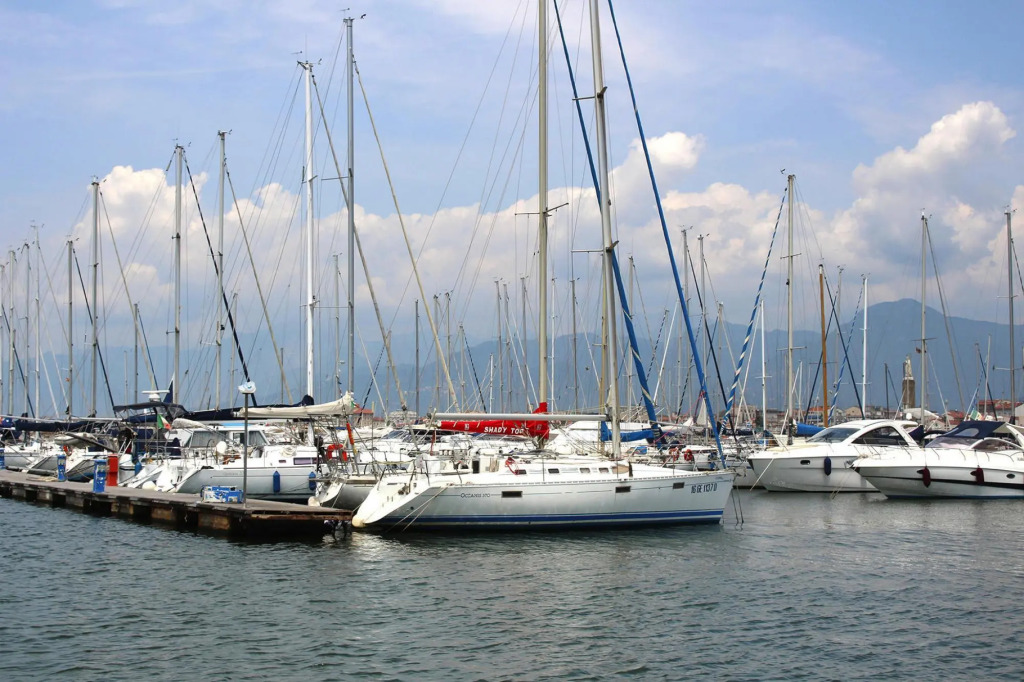 In Camaiore With 3 Bedrooms And 2 Bathrooms