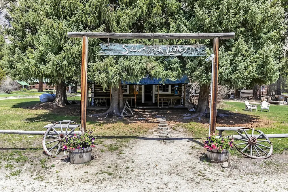 Sawtooth Lodge