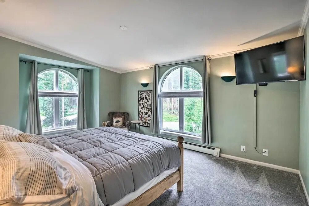 Spacious Breck Gem w/ Hot Tub: Walk to Ski Shuttle