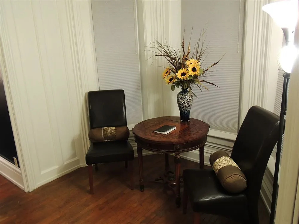Lyons'' Twin Mansions B&B And Spa