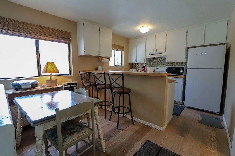 La Vista Blanc 61 Cozy Studio in Central Location, Perfect Mountain Getaway by RedAwning
