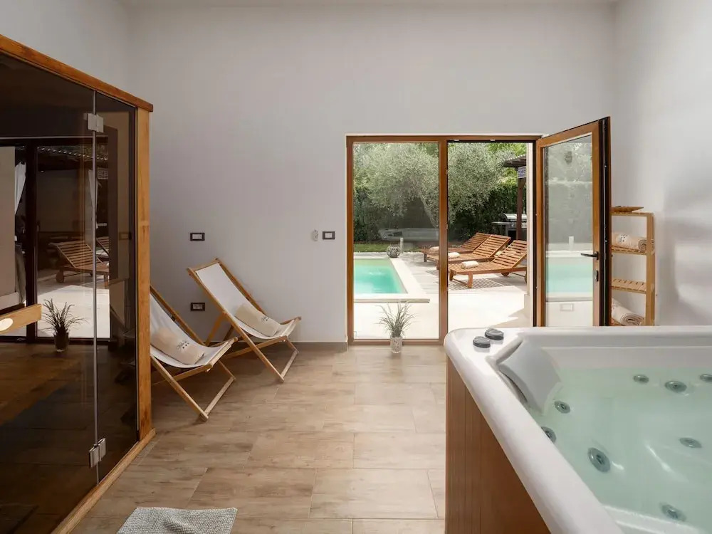Splendid Villa in Vižinada with Hot Tub