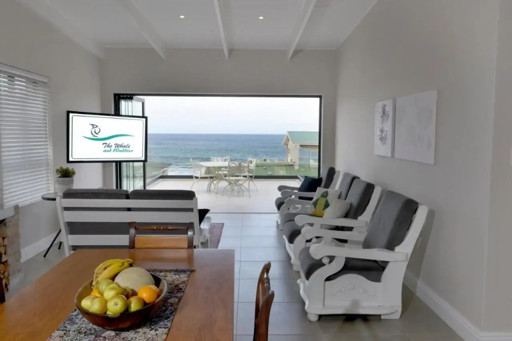 The Whale and Waddler - Unit with a view - and solar energy support