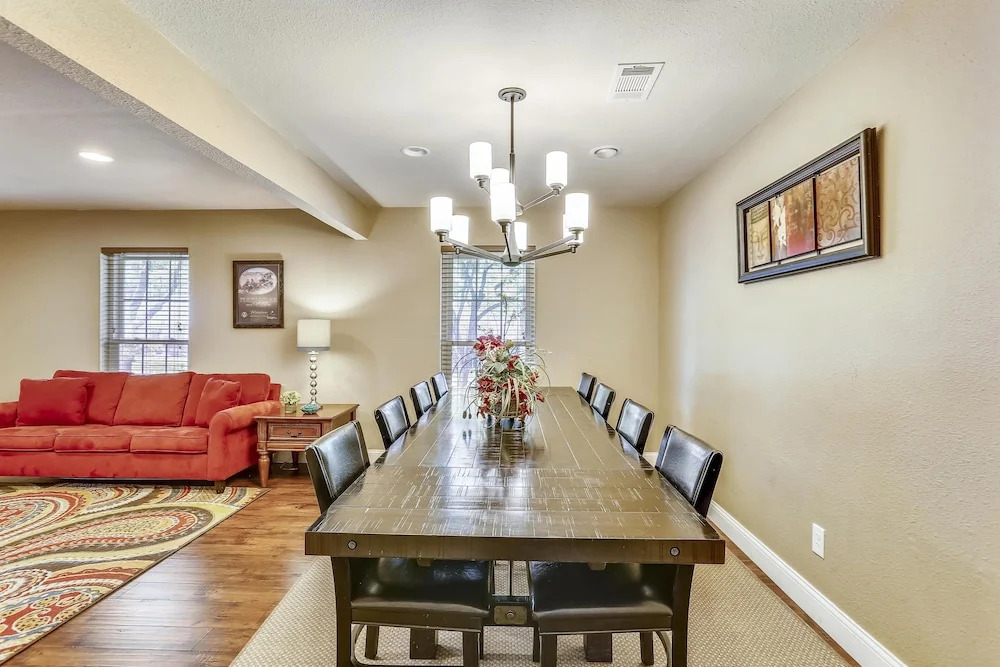 Franklin Mansion - Huge Near Stadiums W/pool & Hot Tub 5 Bedroom Estate
