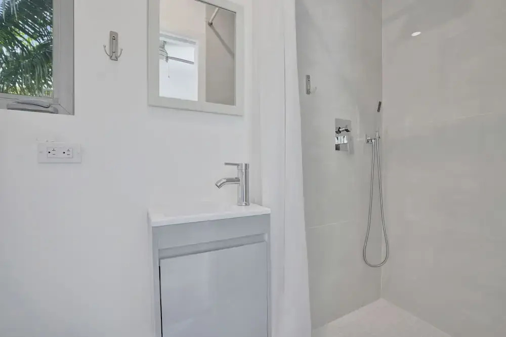 Sunshine Getaway Sleeps 4!