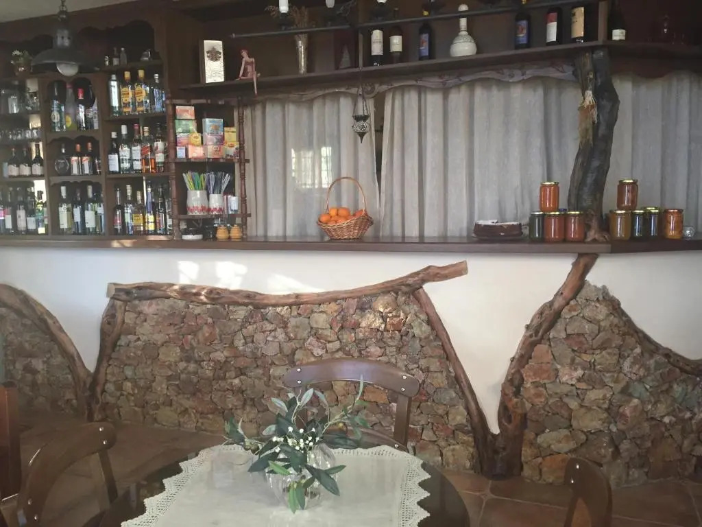 Iliovolo Guesthouse