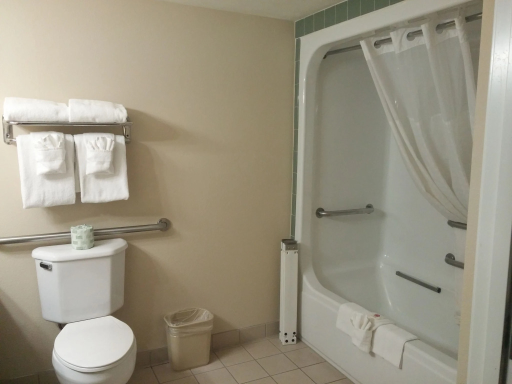 Comfort Suites Airport
