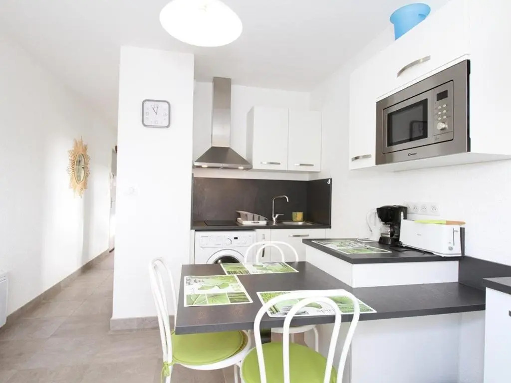 Appartement Balaruc-les-Bains, 1 pièce, 4 personnes - FR-1-553-125