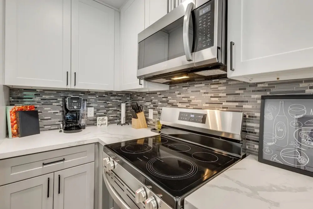 Updated Home w/ Hot Tub in Houstons Northside