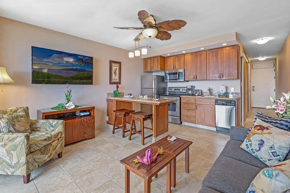 Kuleana 613 1 Bdrm 1 Bedroom Condo by RedAwning