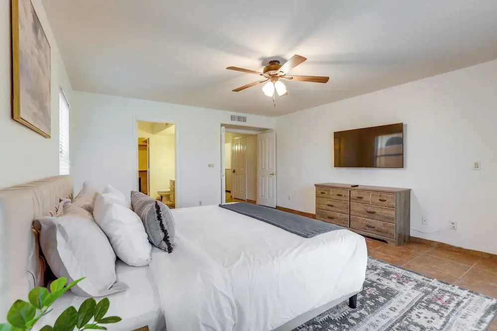 Heated Pool & Lake Views: Goodyear Getaway