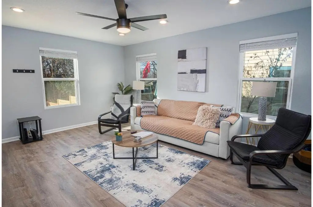 Adorable 4BR 2BA Close to Riverwalk and Downtown