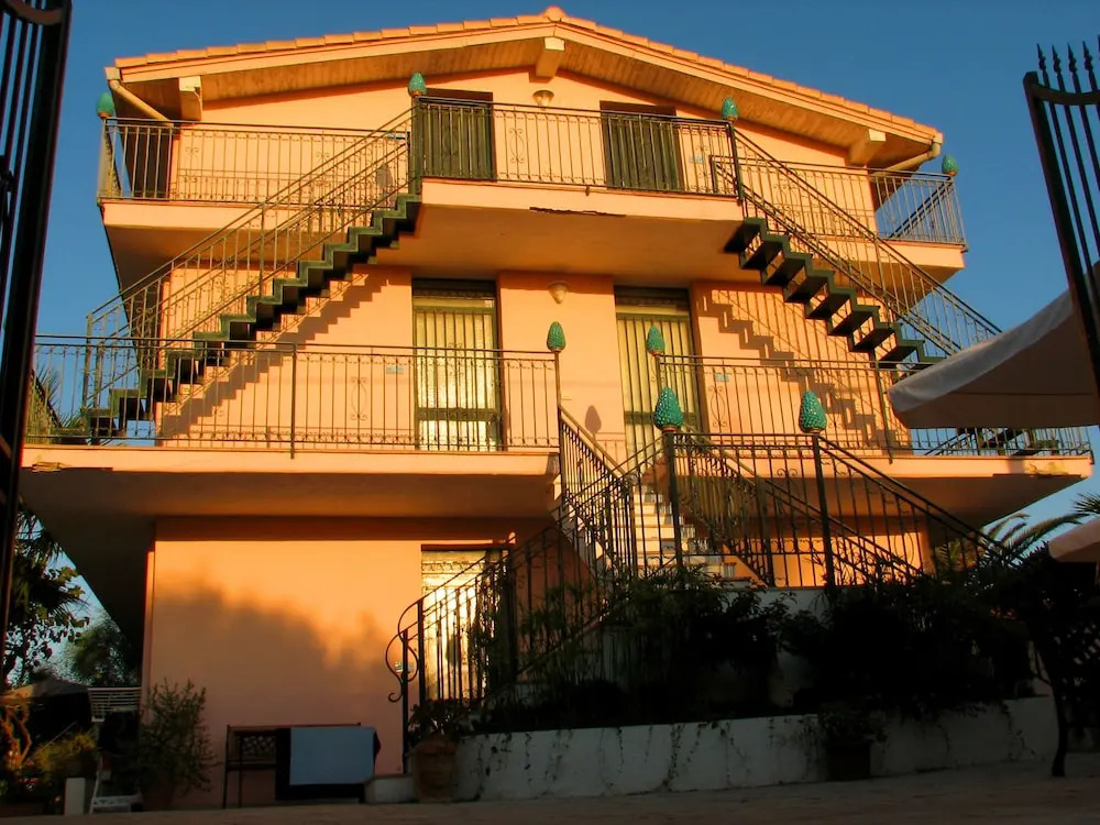 La Casa Del Mito