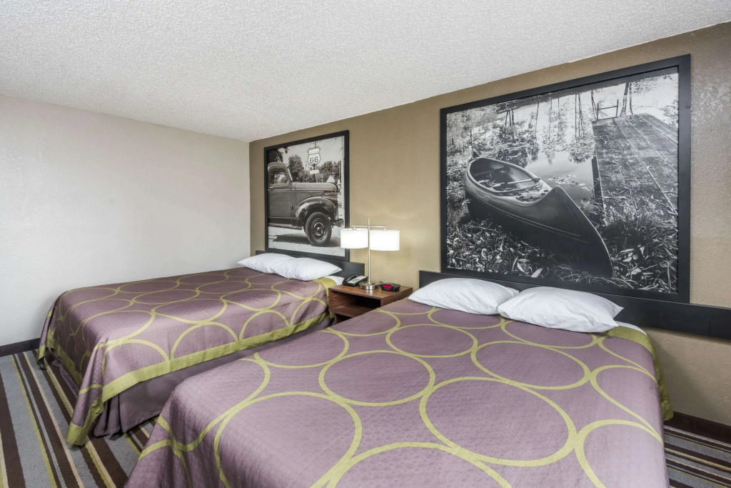 Super 8 by Wyndham Bloomington Normal