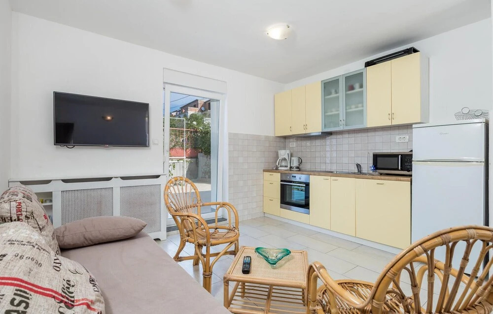 Nice Home in Sv.juraj With Wifi and 3 Bedrooms