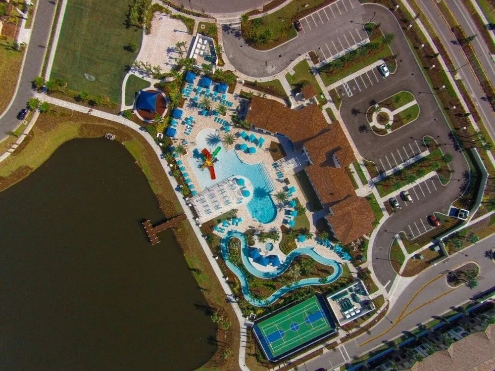 Luxury Resort Living Minutes Fom Disney 5 Bedroom Home