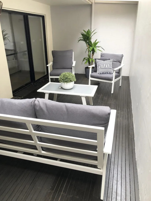 Sunshine Beach Luxe Apartment