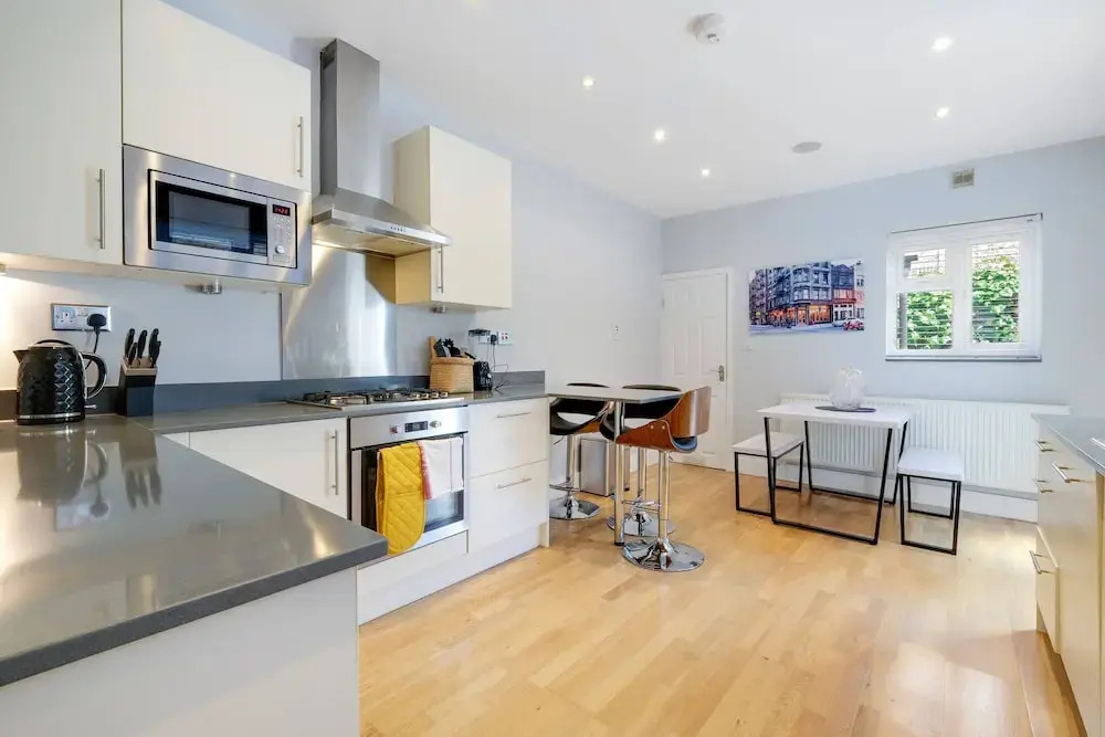 Luxury 3 Bedroom 2 Bathroom House Fulham