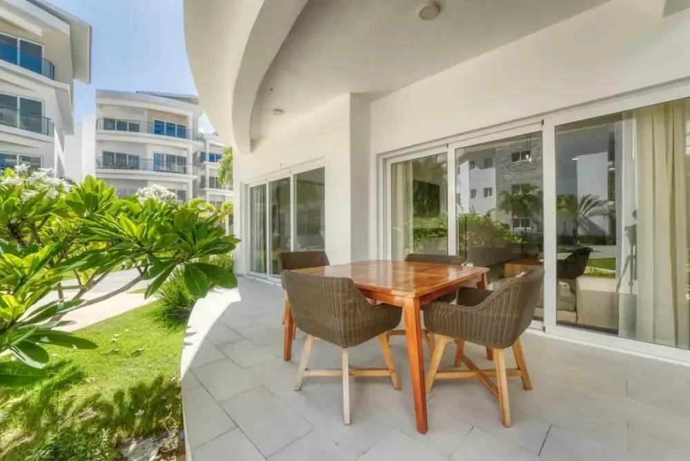 Unique Modern Apartment With Direct Beach Access