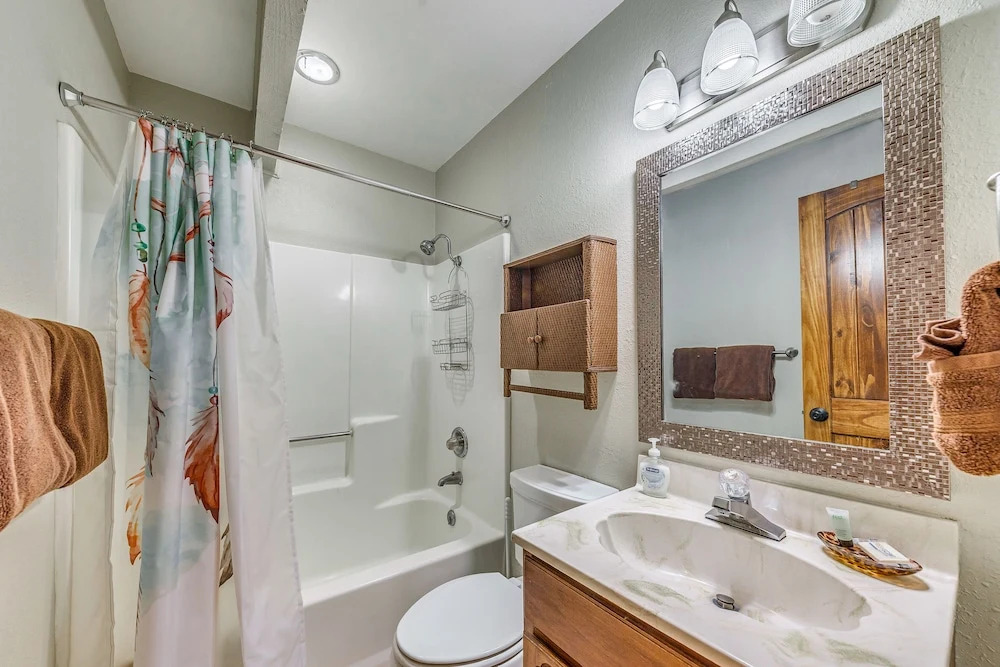 Ruidoso Condo w/ Hot Tub: Long Walk to Midtown!