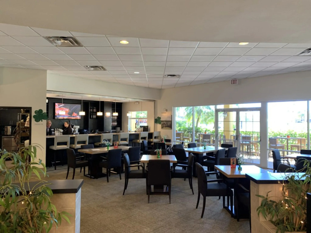 Newly upgraded modern 4BR/3BA private pool TH, Four Corners
