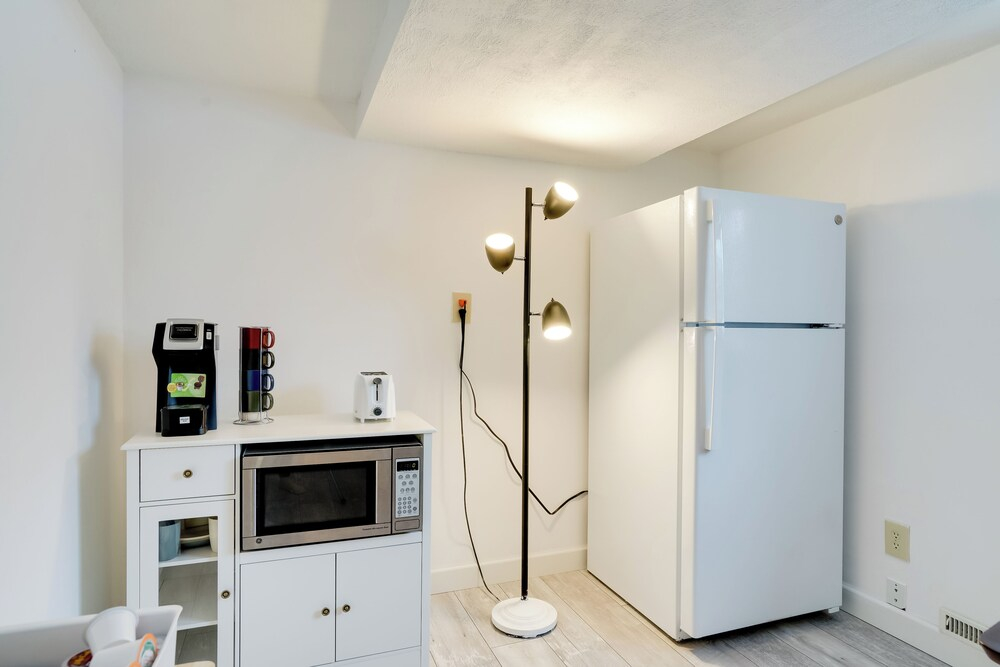 Pet-friendly Minneapolis Apt Near Shops & Dining!