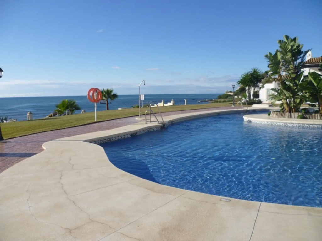 14963 - Front Line Beach Apartment