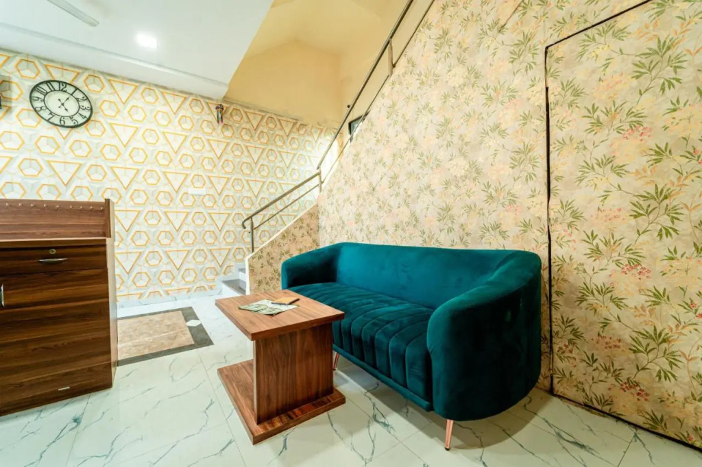 Itsy Hotels Anand Executive, Near Amanora