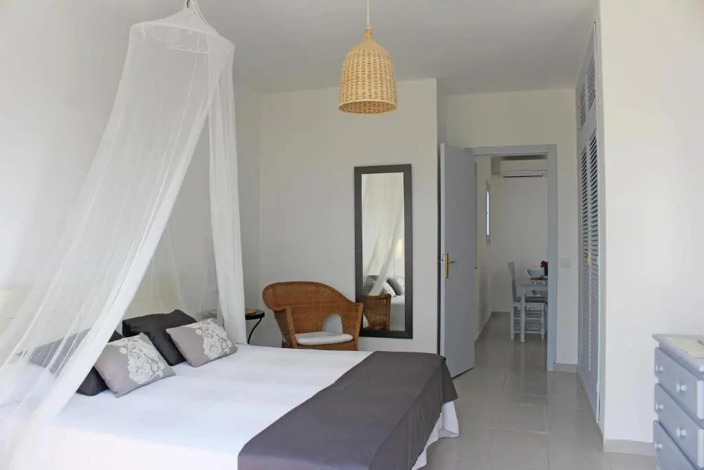 Voga Mari - Astbury Formentera