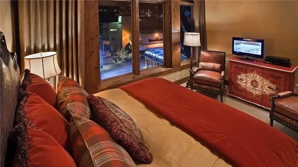 Diamond Peak Penthouse 616 4 BedroomCondo By Moving Mountains