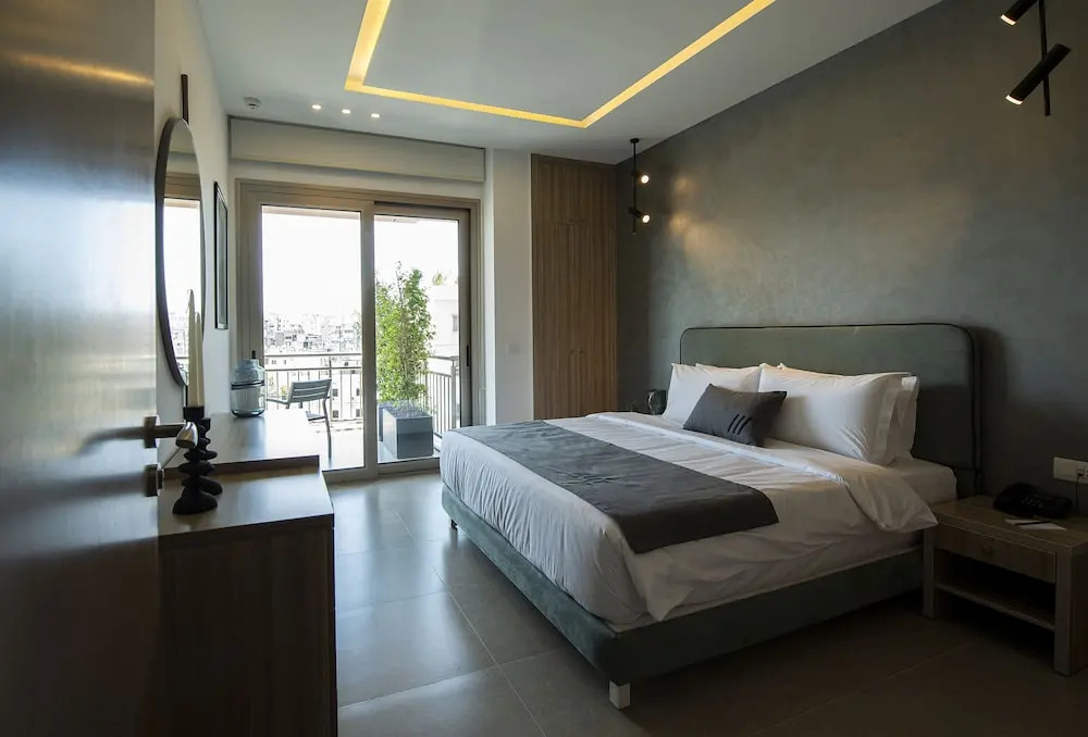ZUR Studios and Suites