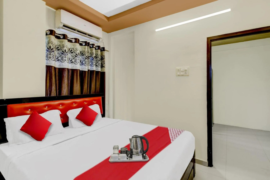 OYO Flagship 70003 Ap Royal Rooms