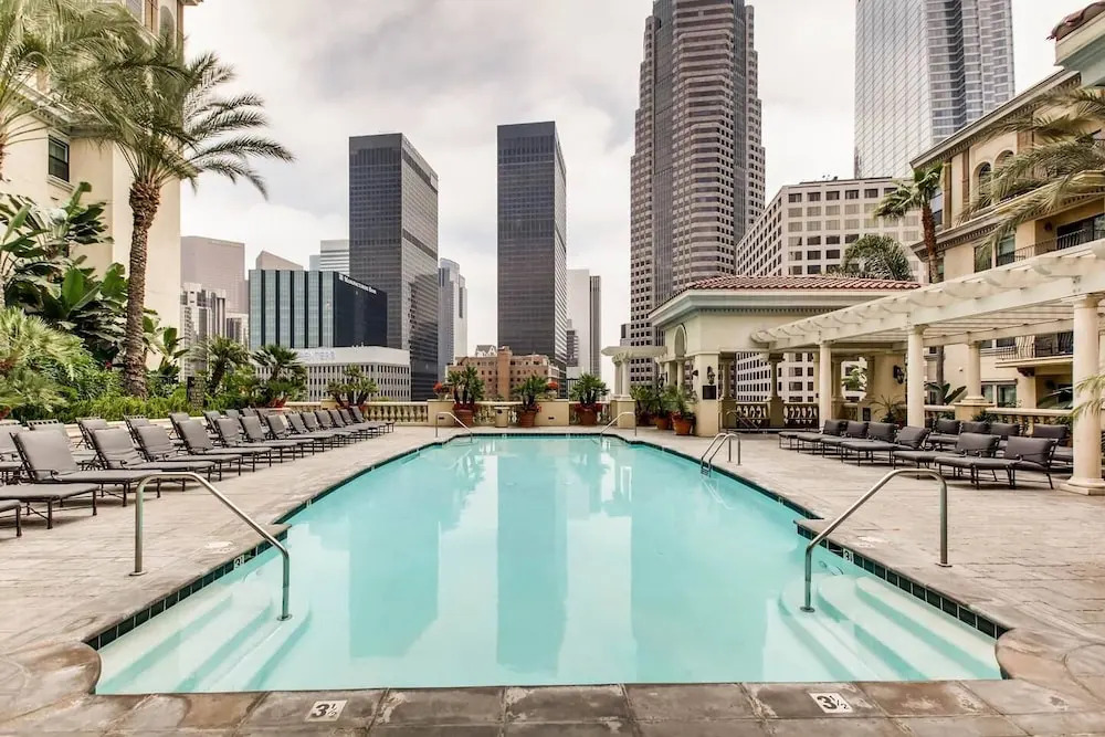 A+ Los Angeles Seclusion Large 2br/2bath + 2 Free Parking Spots! (P2)