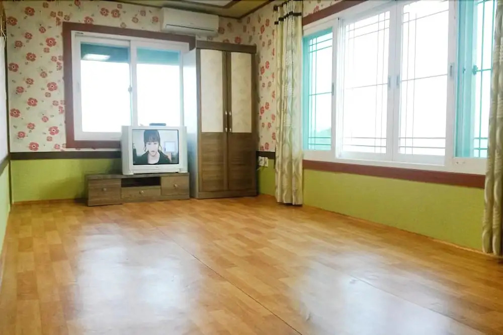 Yeosu Hyangilam Jeonmangdae Pension