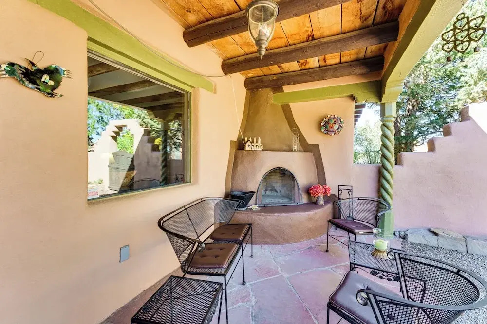 14 Mi to Taos Ski Valley: Mtn-view Gem w/ Patio!