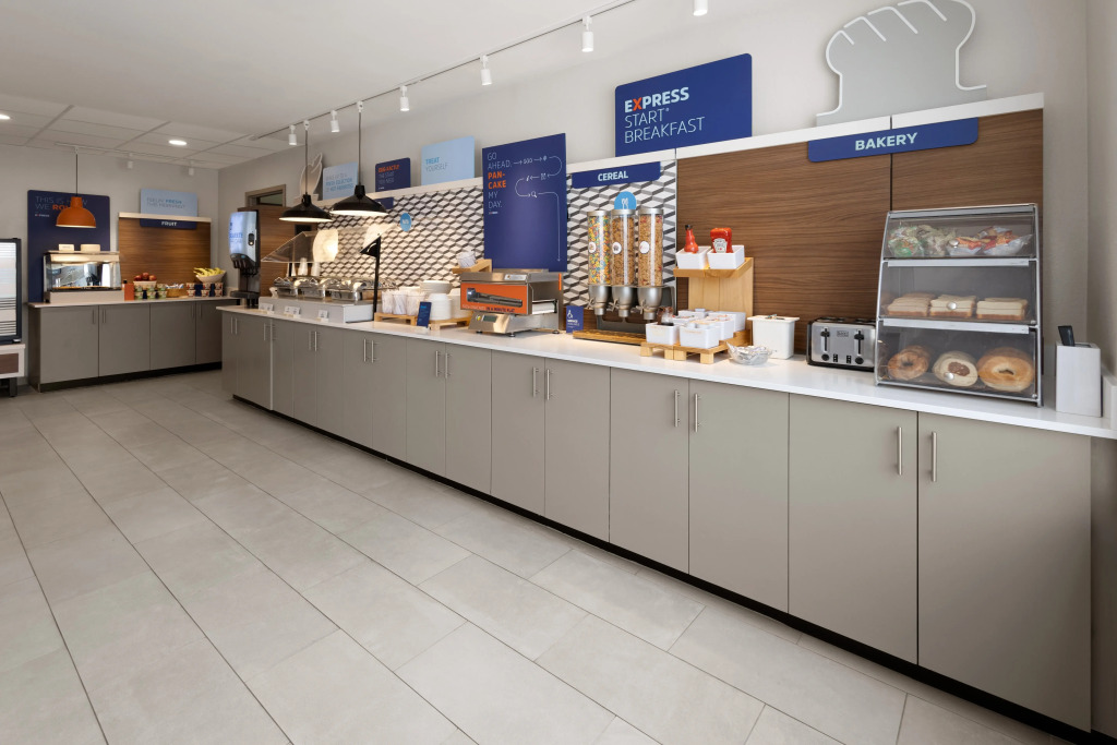 Holiday Inn Express & Suites Wyomissing by IHG