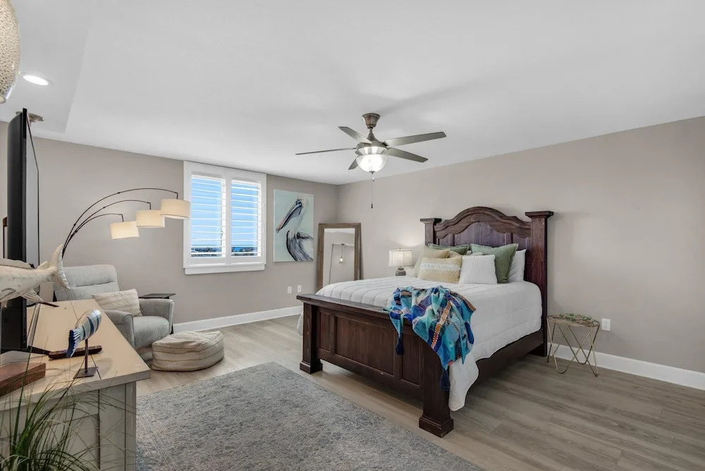 Dolphin Point #602a